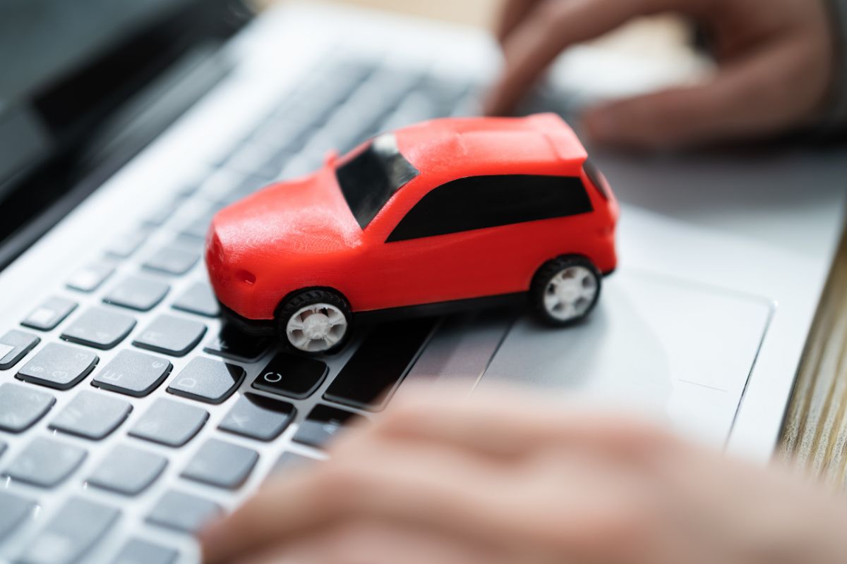 Assurance auto en ligne pas chère : comment économiser sur votre prime ?